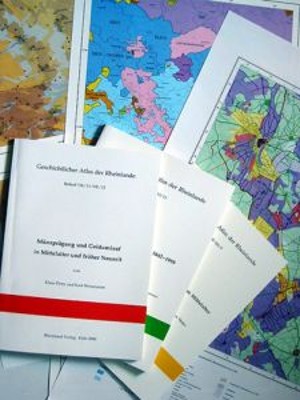 Buchcover und Kartenbeispiele des Geschichtlichen Atlas der Rheinlande.